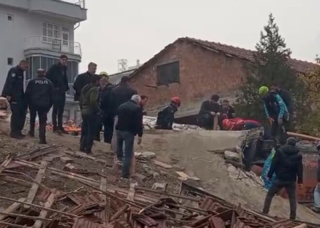 Malatya’da bina yıkımı sırasında göçük: Kepçe operatörü enkaz altında kaldı